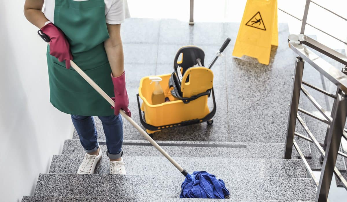 Ergebnis einer professionellen Treppenhausreinigung von einer reinigungsfirma