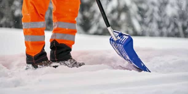bild von einem Winterdienstauftrag im bereich hausmeisterservice